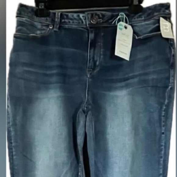 Maurice’s boot cut, curvy fit blue jeans. NWT. Juniors Size 13/14 short - Picture 2 of 12